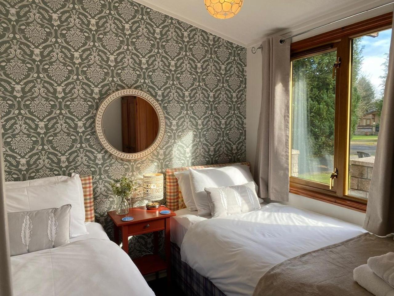 Walled Garden Lodges Loch Lomond Балоч Екстериор снимка