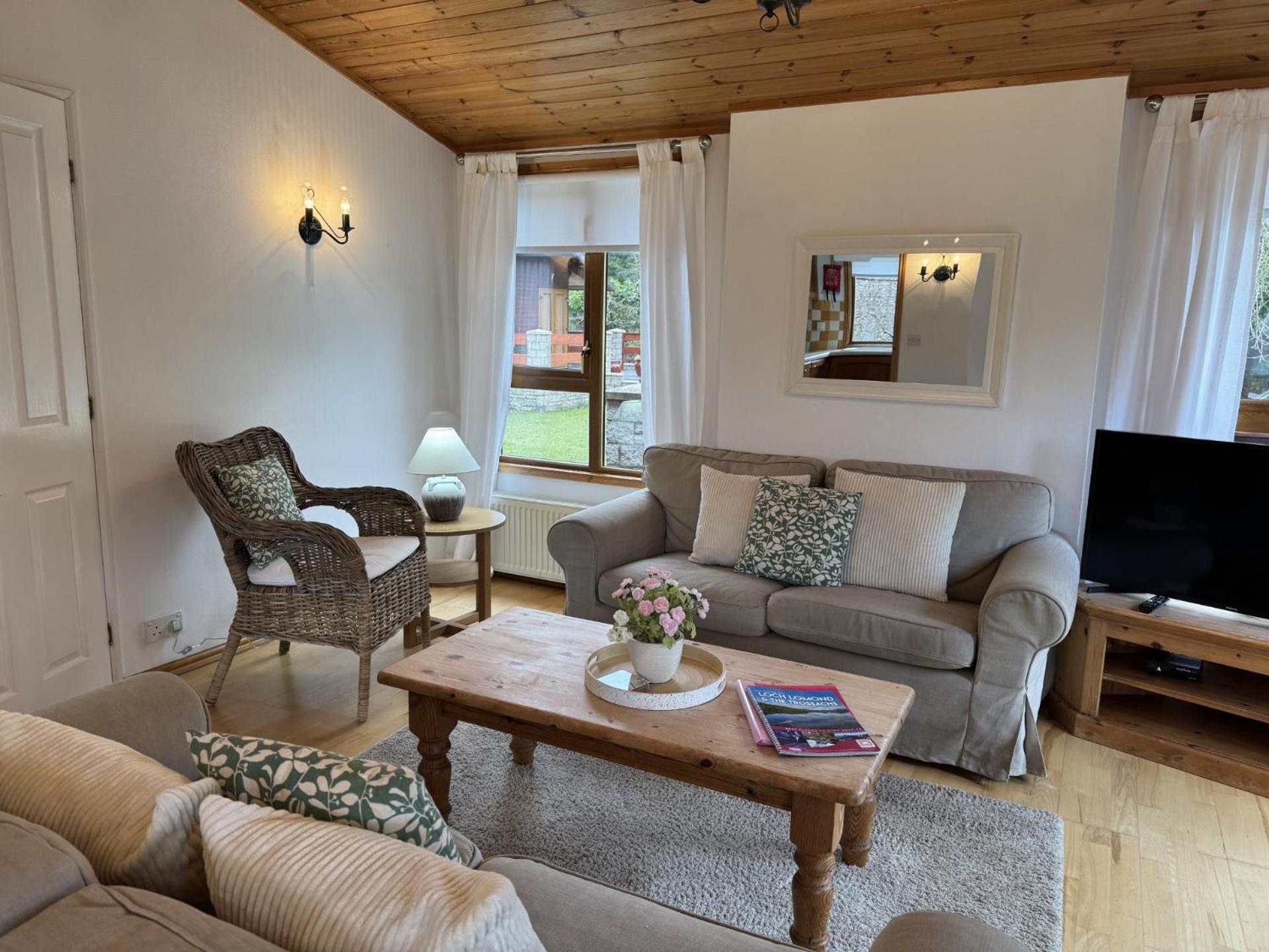 Walled Garden Lodges Loch Lomond Балоч Екстериор снимка