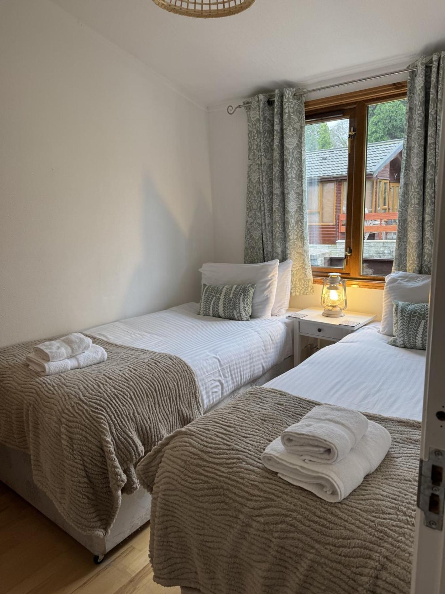 Walled Garden Lodges Loch Lomond Балоч Екстериор снимка